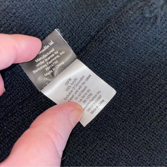 Darth Vader Beanie - Picture 6 of 7